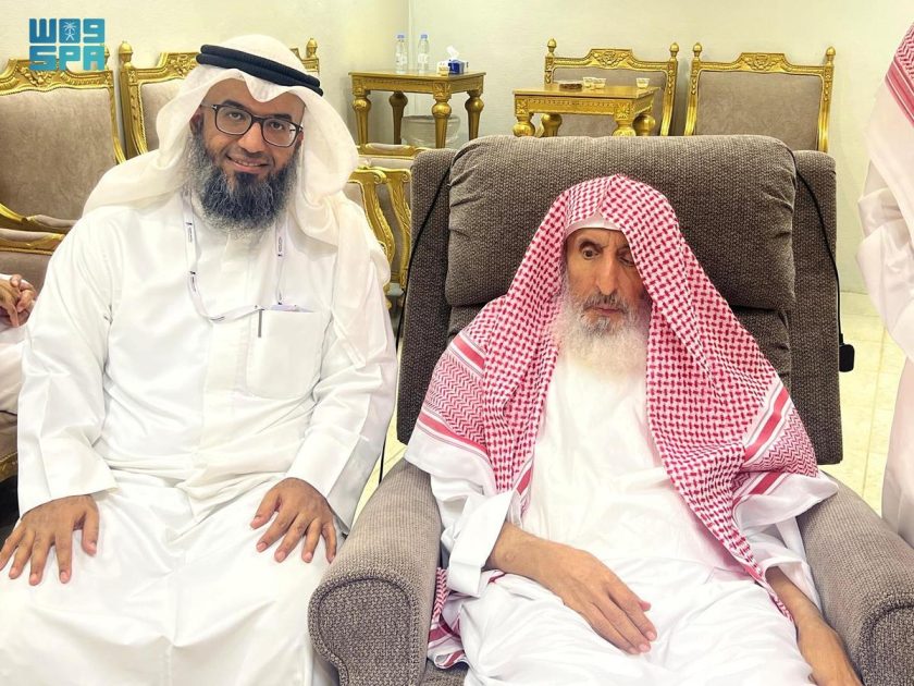 مفتي عام المملكة يستقبل رئيس جمعية مرتقى العلمية بدولة الكويت
