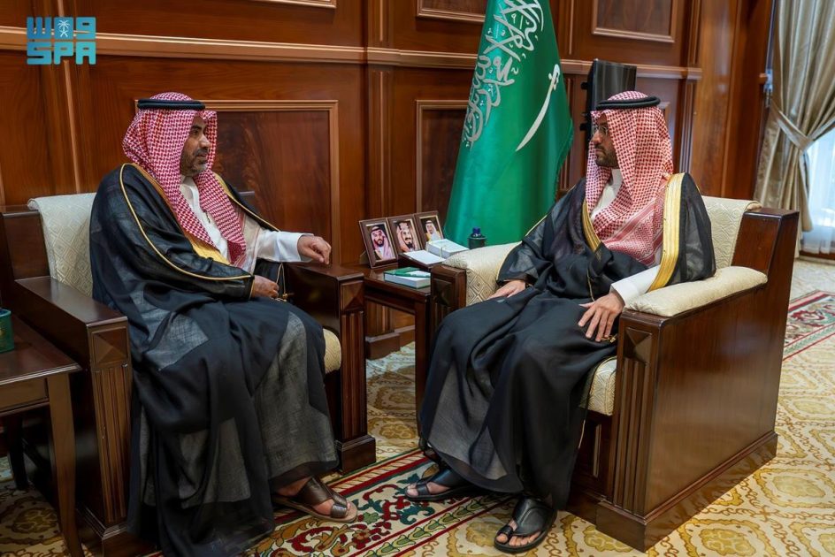نائب أمير حائل يستقبل مدير عام التعليم بالمنطقة