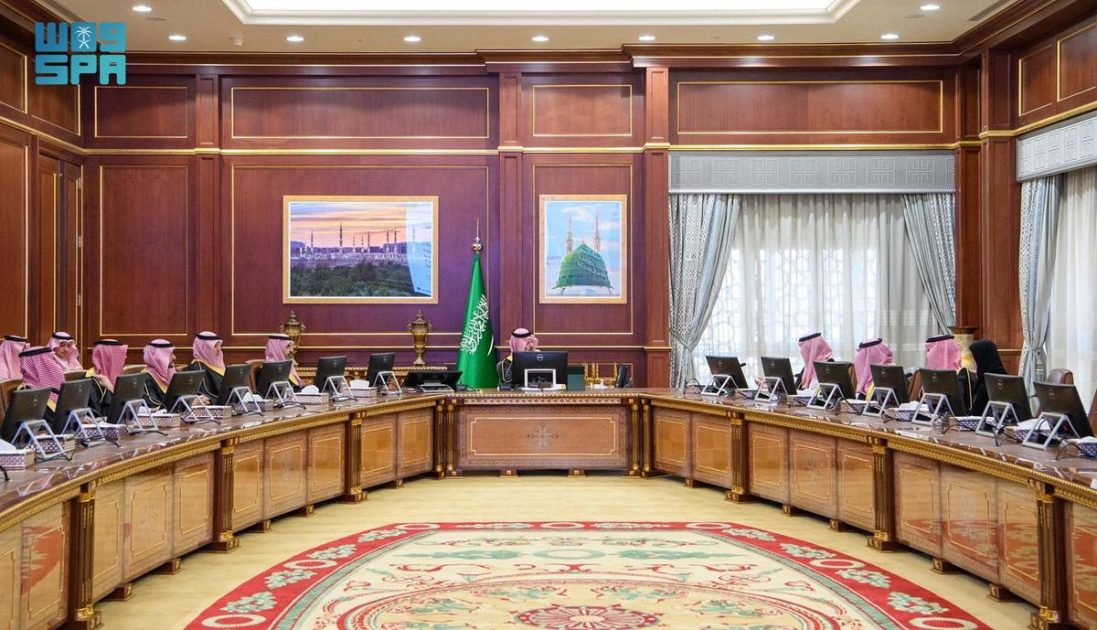 أمير المدينة المنورة يلتقي المشرف العام على البرنامج الوطني للتنمية المجتمعية في المناطق “تنمية”