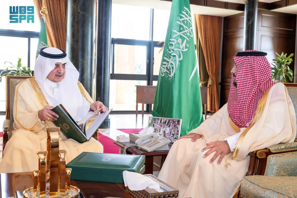 أمير تبوك يطّلع على التقرير السنوي لأعمال فرع وزارة الشؤون الإسلامية بالمنطقة