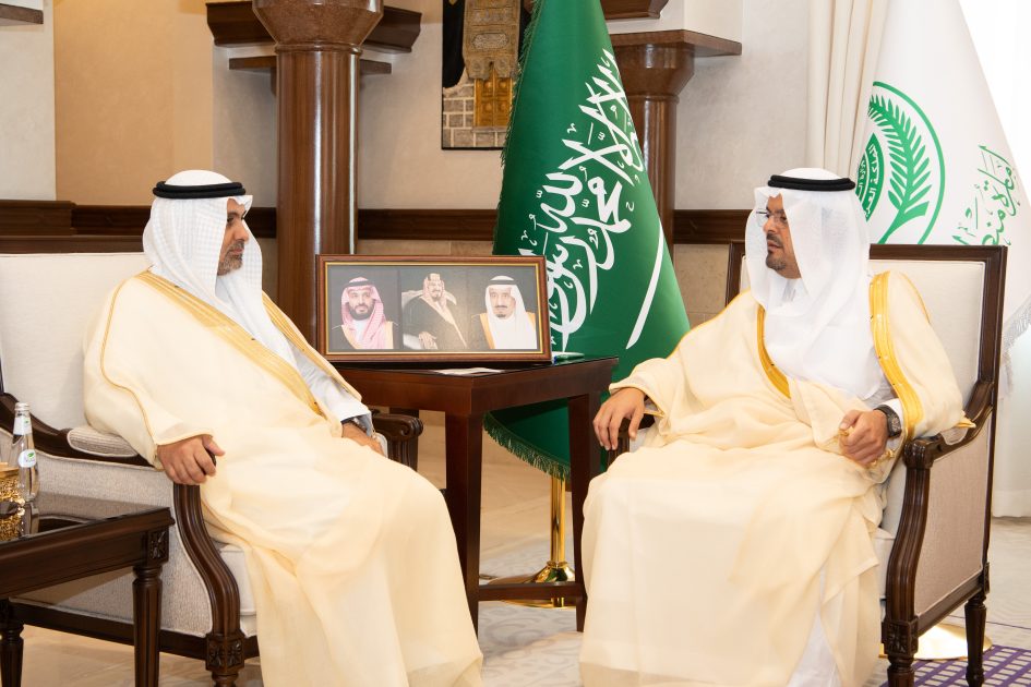 نائب أمير مكة المكرمة يستقبل وزير الصحة