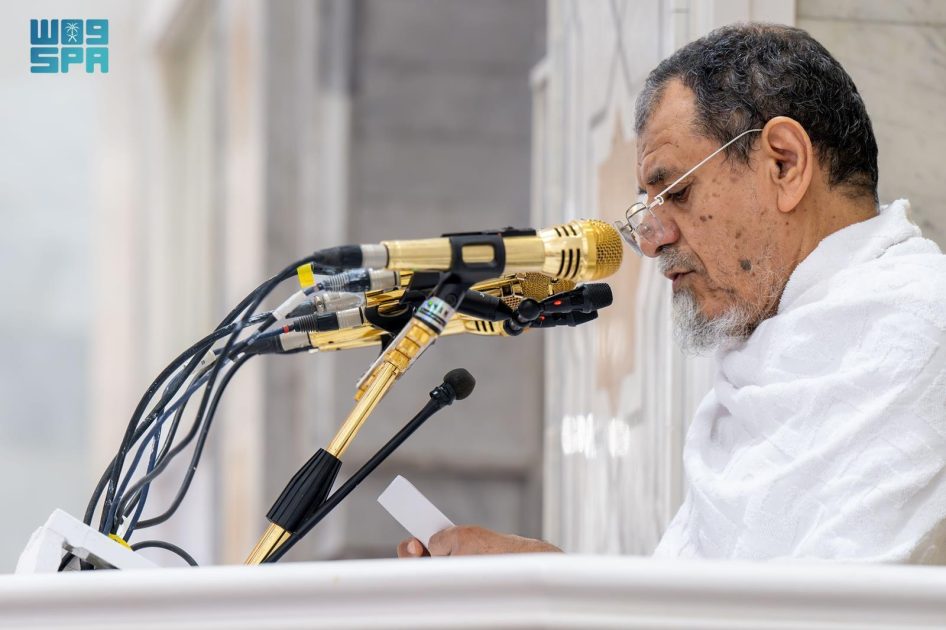 الشيخ بن حميد في خطبة عرفة: يوم عرفة محطة إيمانية عظيمة تتجلى فيها معاني التوحيد والتقوى وتُستجاب فيه الدعوات