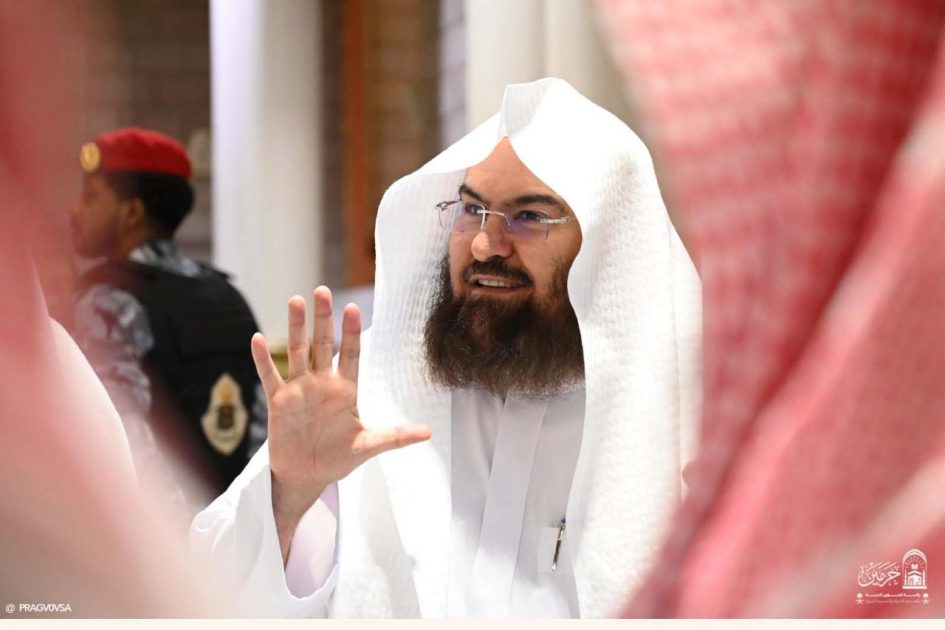 الرئاسة تدشّن الدورة الصيفية الإثراية الكبرى لحفظ ومراجعة القرآن في المسجد الحرام.. السديس: إطلاق أكبر مشروع قرآني إثرائي عالمي يجمع بين التلاوة والتدبر والإتقان والتجويد