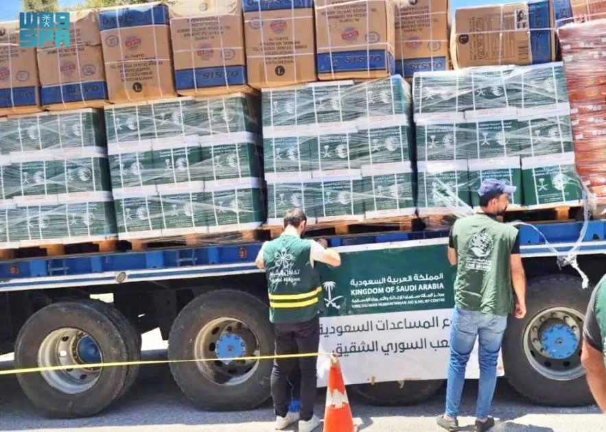 مركز الملك سلمان للإغاثة يوزّع مساعدات لـ(500) أسرة متضررة من حرائق ريف اللاذقية بسوريا