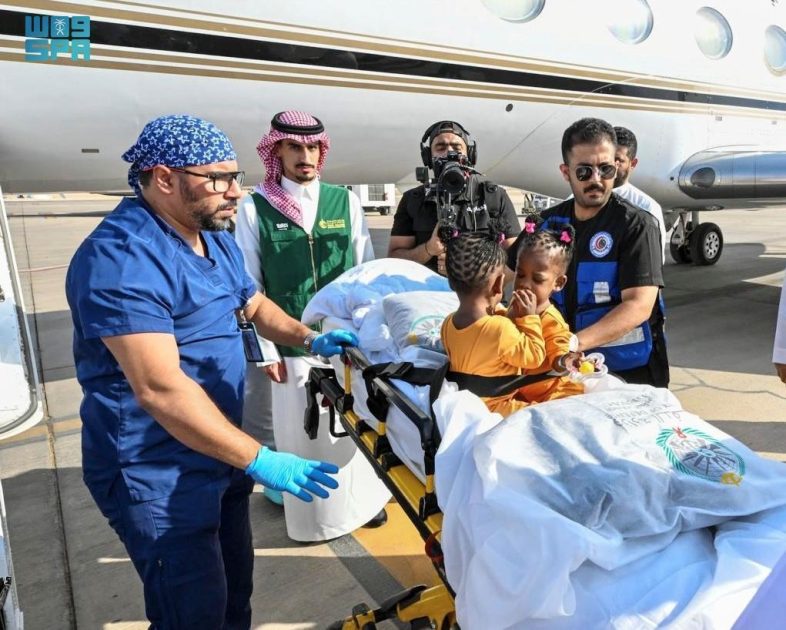 إنفاذًا لتوجيهات خادم الحرمين الشريفين وسمو ولي العهد.. وصول التوأم الملتصق الجامايكي “أزاريا وأزورا إيلسون” إلى الرياض لدراسة حالتهما الطبية