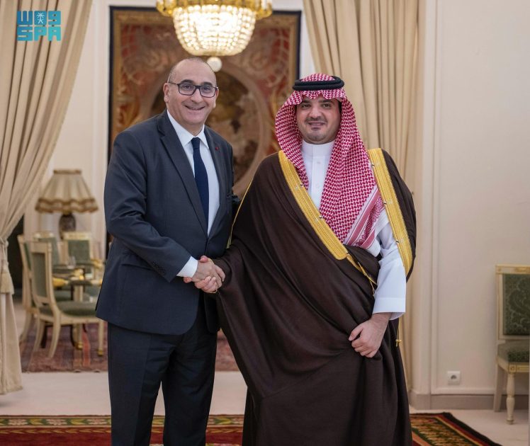 الأمير عبدالعزيز بن سعود يزور مركز العمليات الأمنية لشرطة باريس