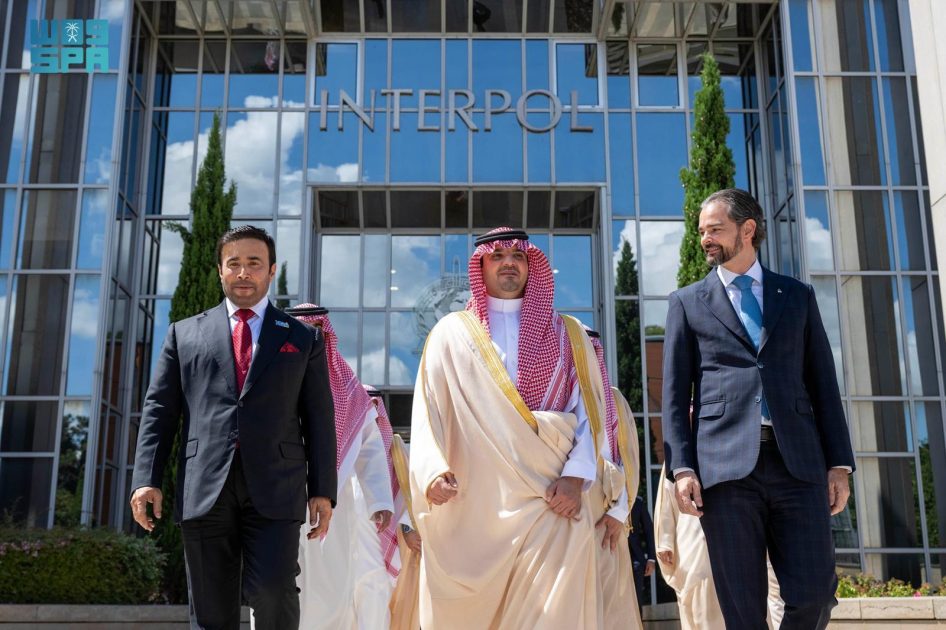 الأمير عبدالعزيز بن سعود يزور المنظمة الدولية للشرطة الجنائية “الإنتربول”