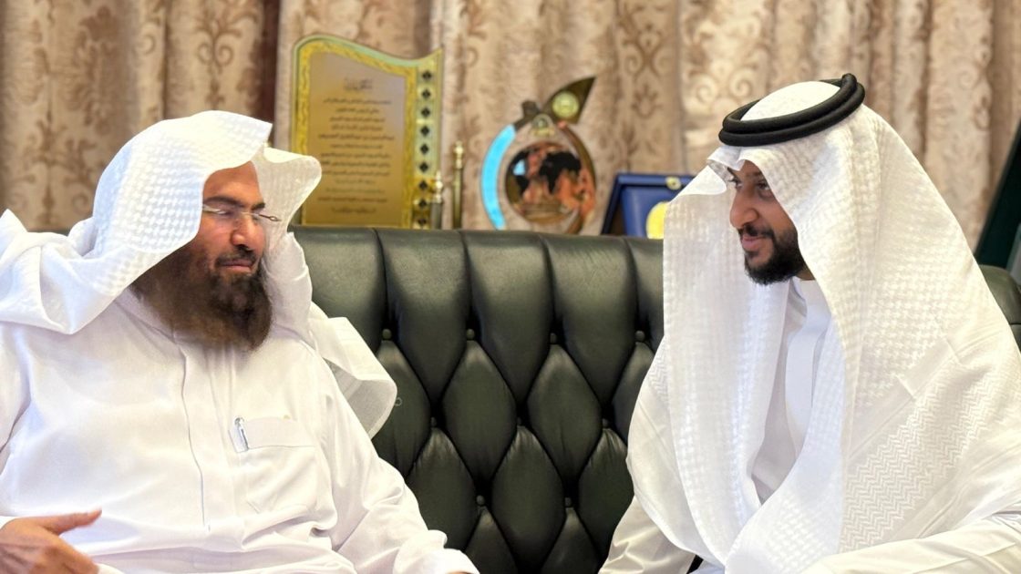 السديس يستقبل المستفيدين والمستفيدات في فرع الرئاسة بالمدينة المنورة ويوجه بتطوير آليات التواصل وتخصيص لقاء أسبوعي لهم