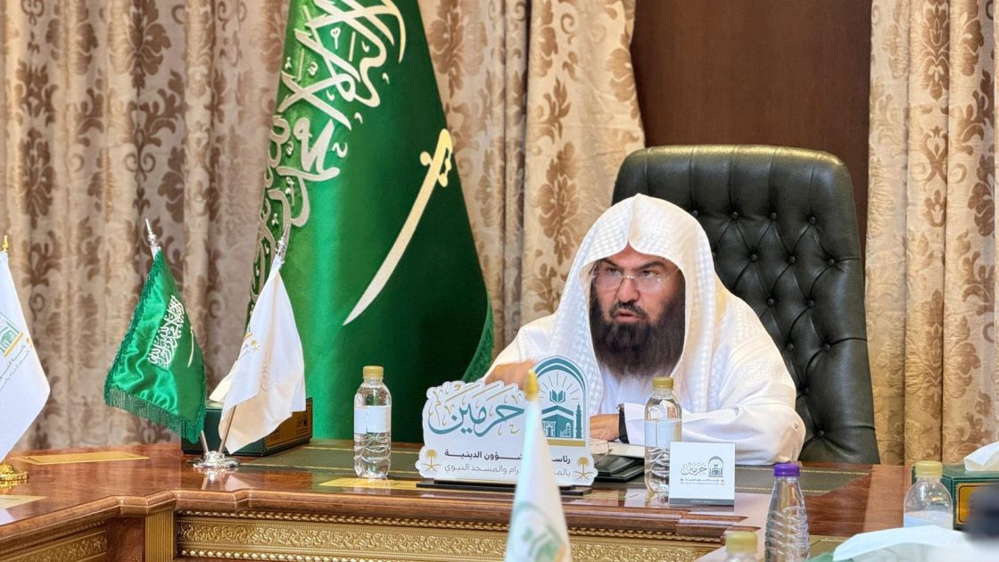 السديس يوجه بدعم برنامج “إجابة السائلين” في المسجد النبوي بالكفاءات الشرعية المؤهلة