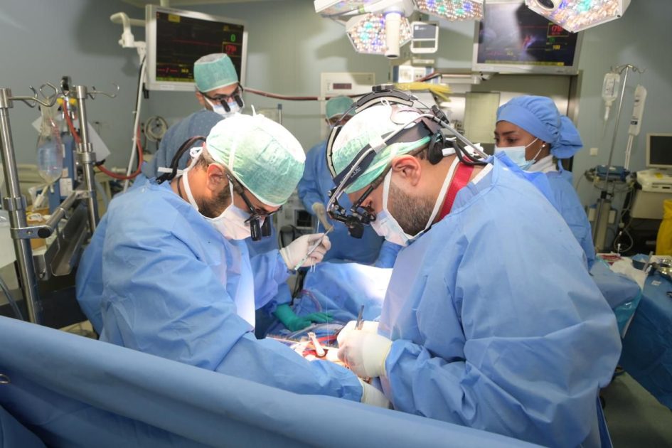 نجاح عمليتين لزراعة مضخات قلبية بمدينة الملك عبدالله بمكة ضمن برنامجها المتخصص في قصور القلب