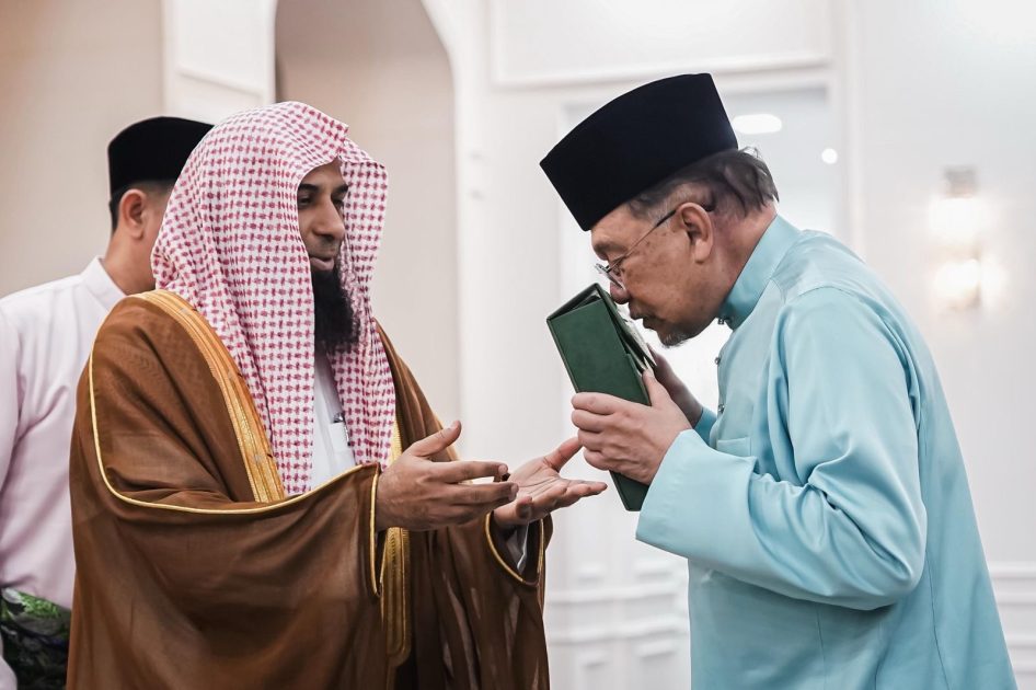 رئيس الوزراء الماليزي يستقبل الشيخ صلاح البدير ويؤكد تعزيز منهج الوسطية