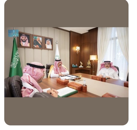 أمير منطقة حائل يجتمع مع رئيس مؤسسة البريد السعودي