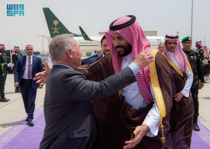 ملك الأردن يغادر نيوم وسمو ولي العهد في مقدمة مودعيه