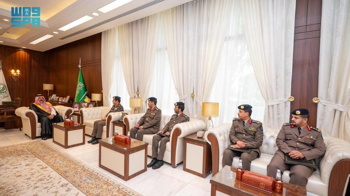 أمير حائل يستقبل مدير الدفاع المدني بالمنطقة