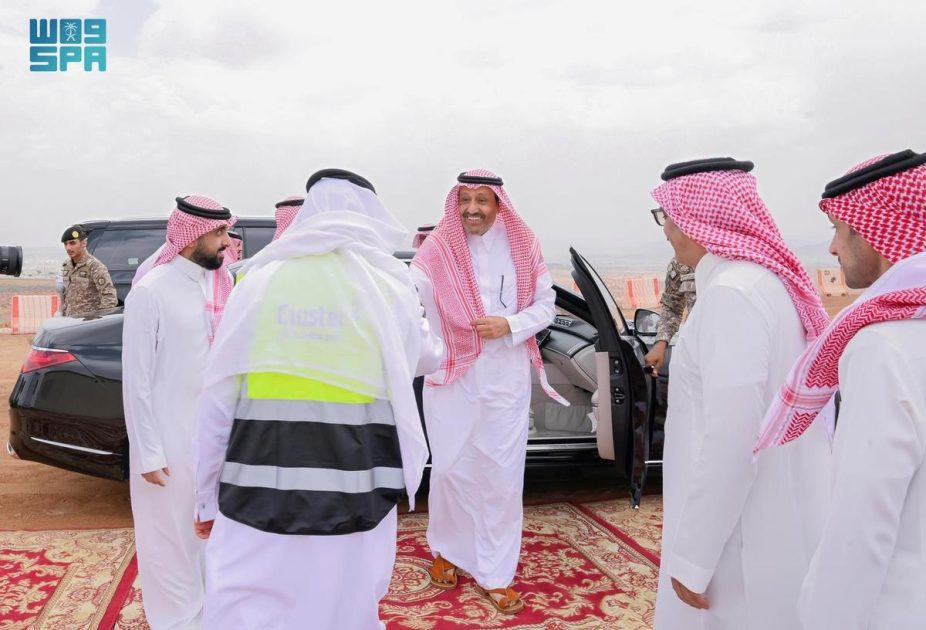الأمير حسام بن سعود يتفقّد مشروع توسعة مطار الملك سعود بن عبدالعزيز بالباحة