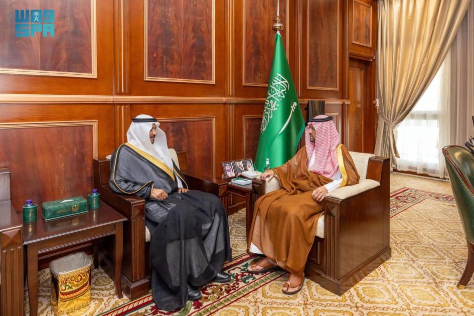 نائب أمير حائل يستقبل المدير العام لفرع وزارة التجارة بالمنطقة