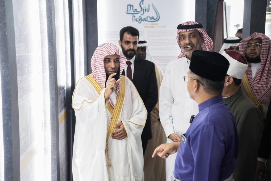 شارك في الندوة العلمية في كوالالمبور.. الشيخ البدير مخاطبا الشباب :حلّقوا نحو العلا واصدحوا في ميدان العز وقوة الامة تكمن في العلم والابداع