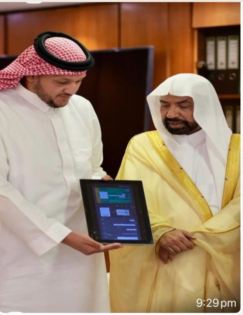 ال الشيخ : السديس حريص على تمكينهم ونهدف لتعزيز التعاون مع الجميع ..الرئاسة تسلم كبار المطوفين في المسجد الحرام الرخصة الأولى المعتمدة لتطويف الطائفين عبر “توكلنا”