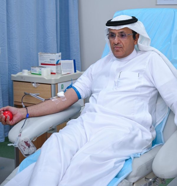 مدير فرع وزارة الصحة بجدة يشارك في حملة التبرع بالدم اقتداء وعطاء
