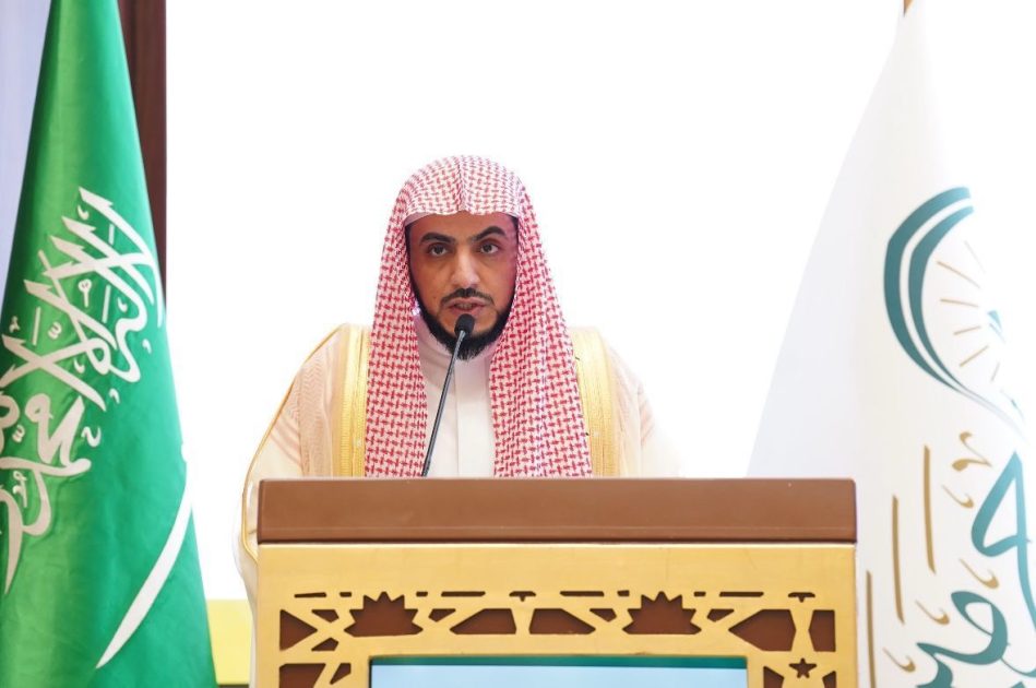 رئاسة الشؤون الدينية تفتتح الدورة المكثفة لحفظ ومراجعة القرآن الكريم لعام ١٤٤٧هـ لمنسوبي وزارة الدفاع في رحاب المسجد الحرام
