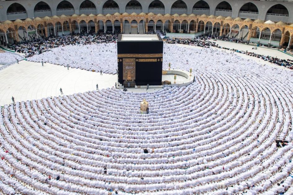 إثراء لتجربة ضيوف الرحمن.. رئاسة الشؤون الدينية تهيئ الأجواء الإيمانية لصلاة الجمعة