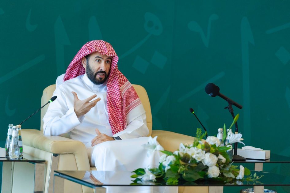 أثناء لقائه برؤساء المحاكم الجزائية،،،  “وزير العدل” يؤكد على ضرورة تطبيق القواعد القانونية المستقرة في القانون الجنائي