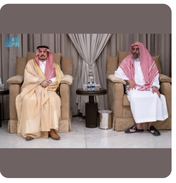 أمير منطقة الرياض يعزّي في وفاة سماحة المفتي العام للمملكة ورئيس هيئة كبار العلماء