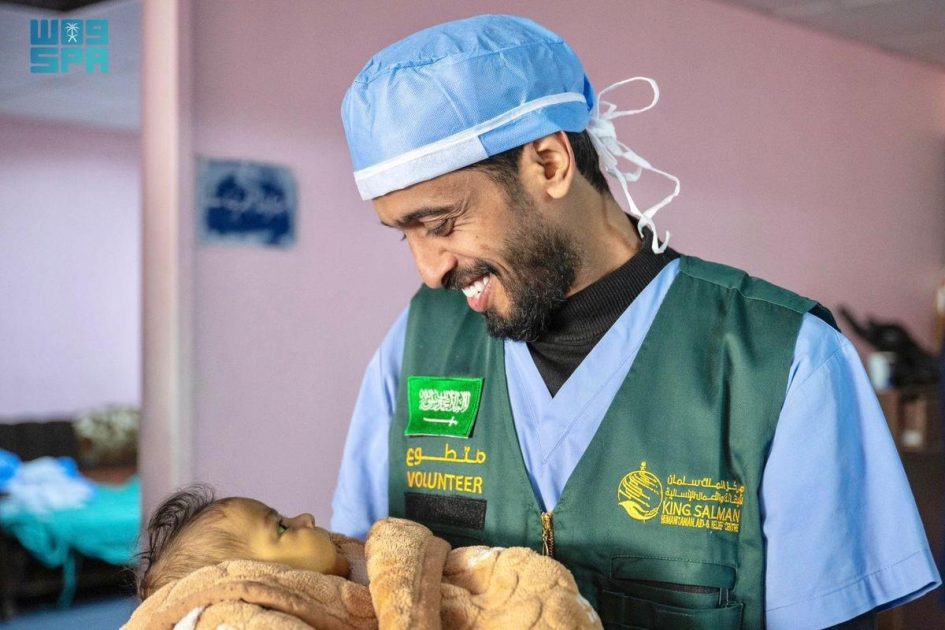 من قلب المملكة يمتدّ نبض العطاء الخيري ليصل إلى أصقاع الأرض حاملًا رسالة إنسانية سامية وشعاعًا من نور لملايين المحتاجين