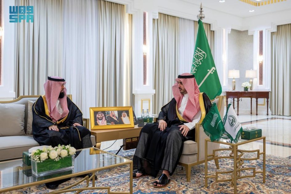 أمير الجوف يستقبل مدير شركة الاتصالات السعودية بالمنطقة