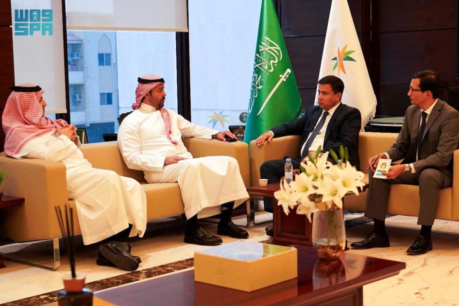 المدير العام لفرع الموارد البشرية بمنطقة مكة المكرمة يستقبل القنصل العام لجمهورية أوزبكستان بجدة