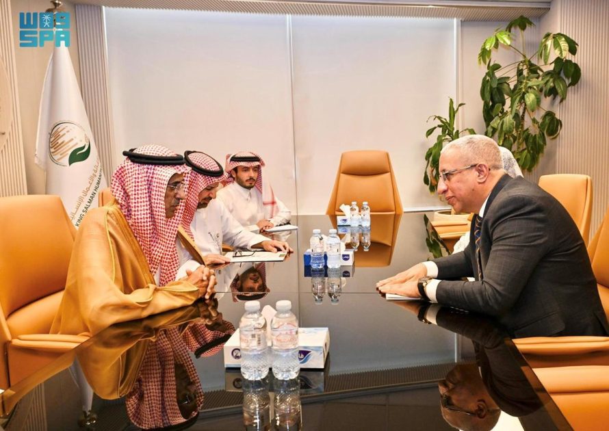 مساعد المشرف العام على مركز الملك سلمان للإغاثة يلتقي سفير موريتانيا لدى المملكة