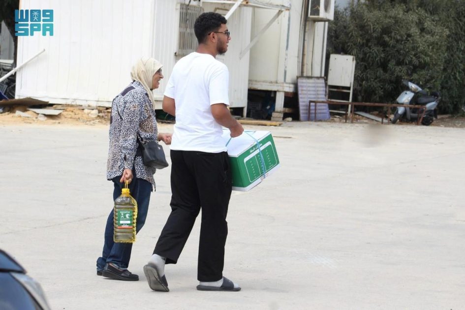 مركز الملك سلمان للإغاثة يوزّع 357 سلة غذائية في مدينة بيروت