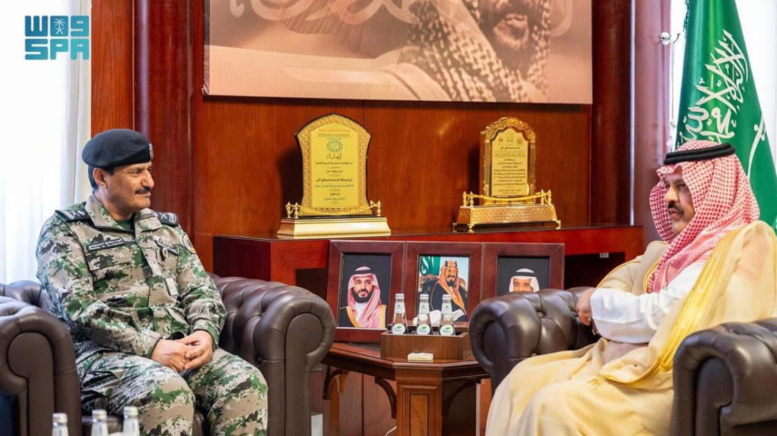 أمير منطقة حائل يستقبل مدير عام السجون