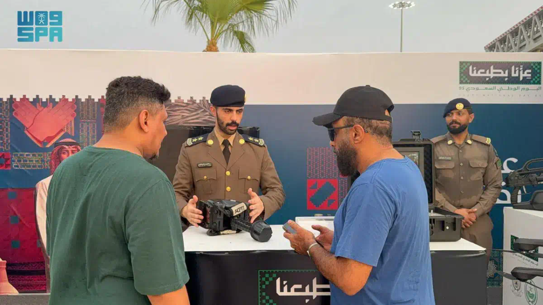 الدفاع المدني يشارك في معرض إمارة منطقة جازان احتفاءً باليوم الوطني الـ (95) للمملكة