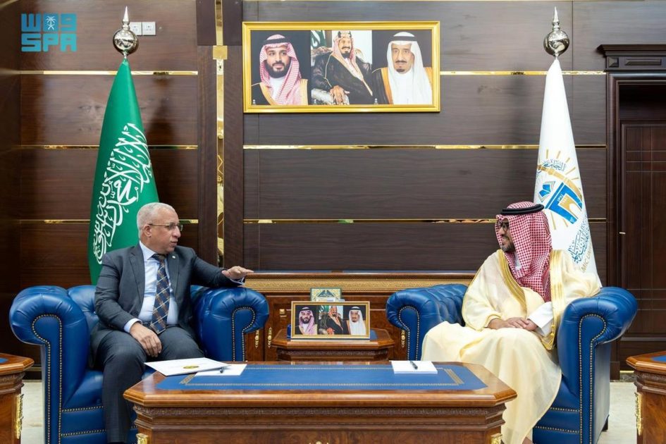 رئيس الجامعة الإسلامية بالمدينة المنورة يلتقي سفير موريتانيا لدى المملكة