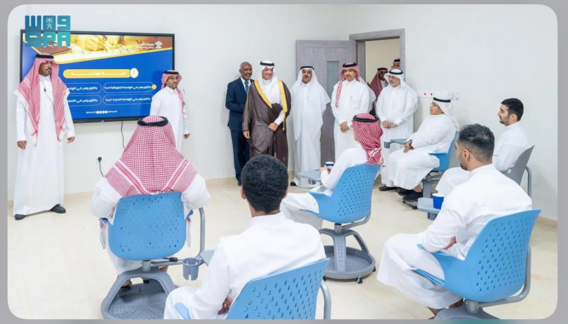 محافظ الأحساء يزور كليات الأولى بالأحساء