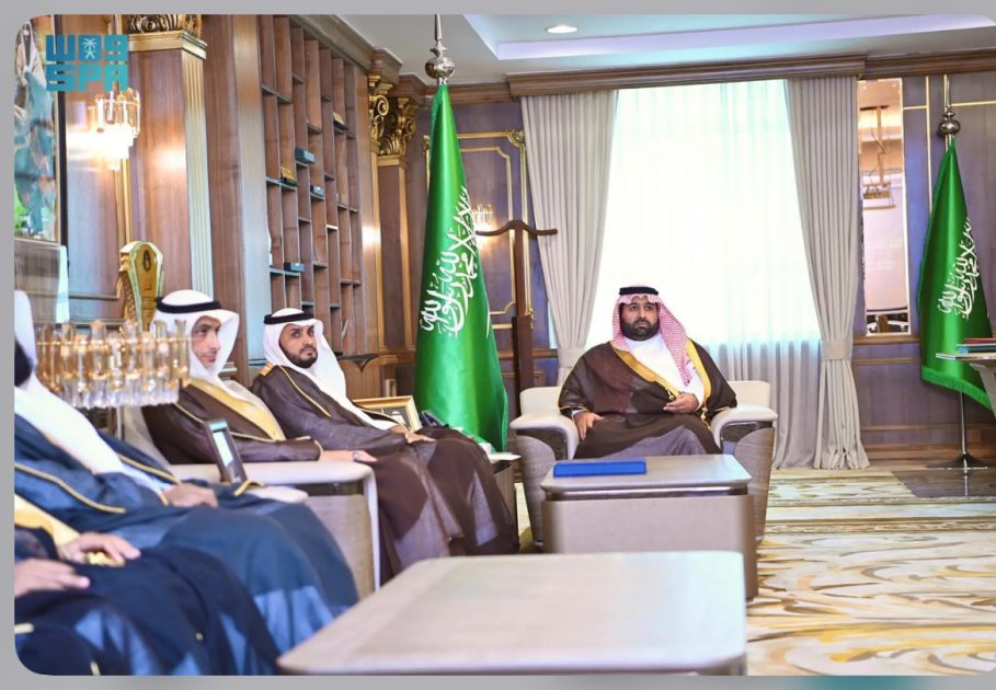 أمير جازان يستقبل رئيس وأعضاء مجلس الجمعيات الأهلية بالمنطقة