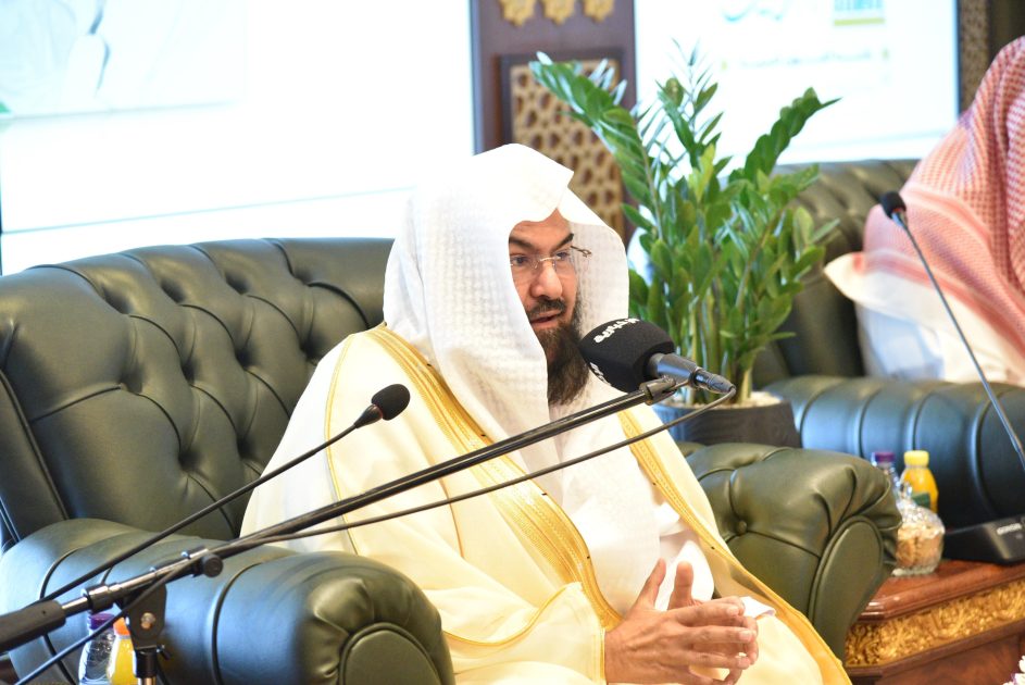 رئيس الشؤون الدينية يترأس حلقة نقاش إعلامية بالمدينة المنورة استعدادًا لملتقى مآثر الشيخ عبدالعزيز بن صالح