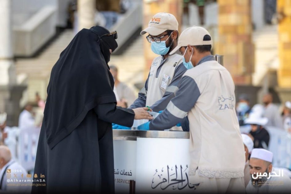 منظومة خدمات ميدانية شاملة لخدمة المصلين والمعتمرين يوم الجمعة بالمسجد الحرام