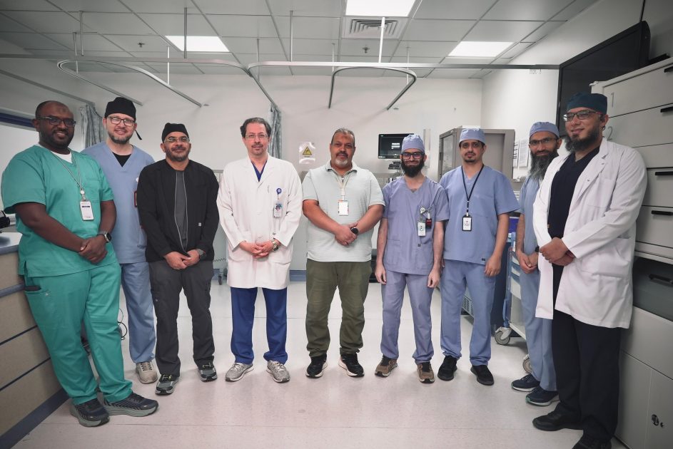 “طبية مكة ” تنقذ حياة مواطنين من تمزق الحاجز البطيني بدون جراحة وتتابعهما بالساعة الذكية