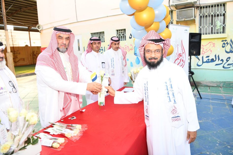 استقبلتهم باقات الورد ودروع التقدير وشهادات الشكر… تعليم مكة يحتفي بـ 40 ألف معلم ومعلمة في اليوم العالمي للمعلم