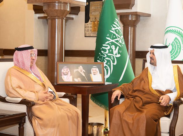 سمو نائب أمير منطقة مكة المكرمة  يستقبل مدير عام فرع وزارة الخارجية بالمنطقة