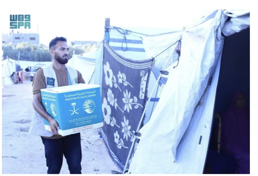 مركز الملك سلمان للإغاثة يواصل توزيع المساعدات الغذائية في قطاع غزة
