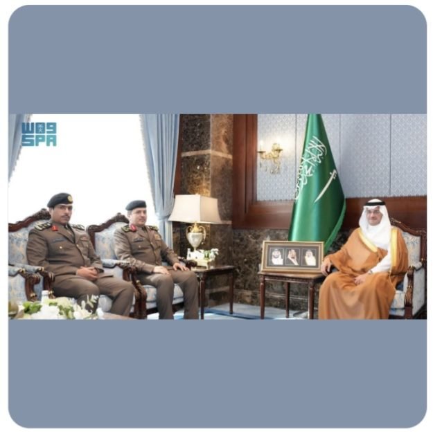 محافظ الأحساء يستقبل مدير مكافحة المخدرات بالمنطقة الشرقية