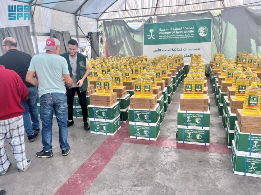 مركز الملك سلمان للإغاثة يوزع مساعدات غذائية متنوعة في منطقة البقاع الأوسط بلبنان