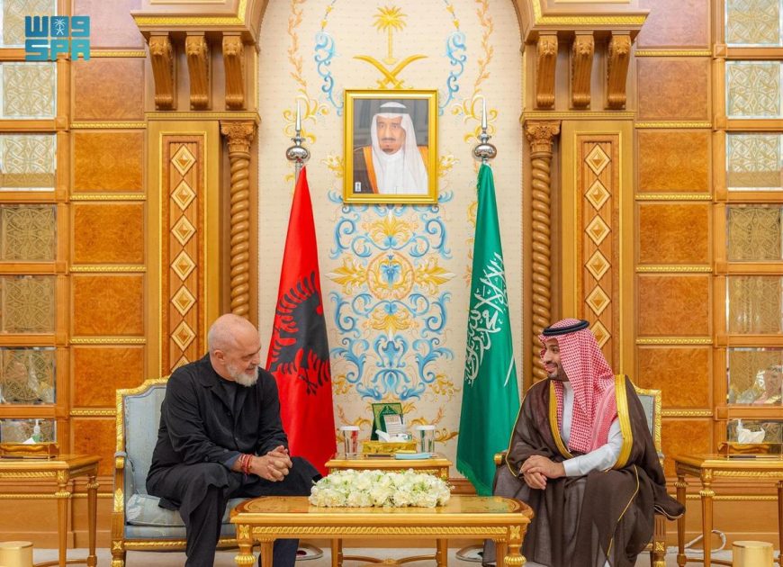 سمو ولي العهد يلتقي رئيس وزراء جمهورية ألبانيا