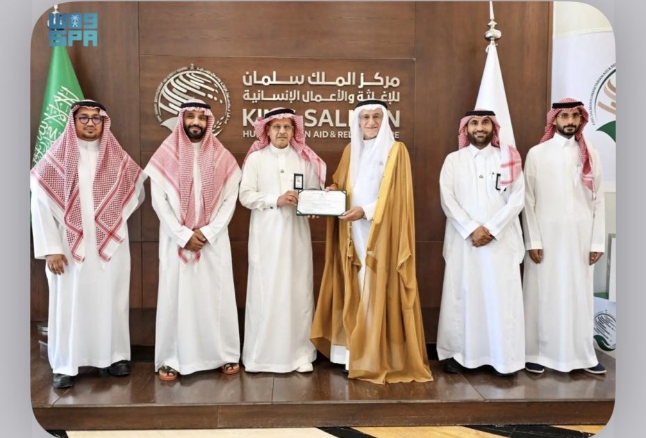 مركز الملك سلمان للإغاثة يسلّم جمعية ترميم شهادة الموافقة الأولية للعمل خارج المملكة