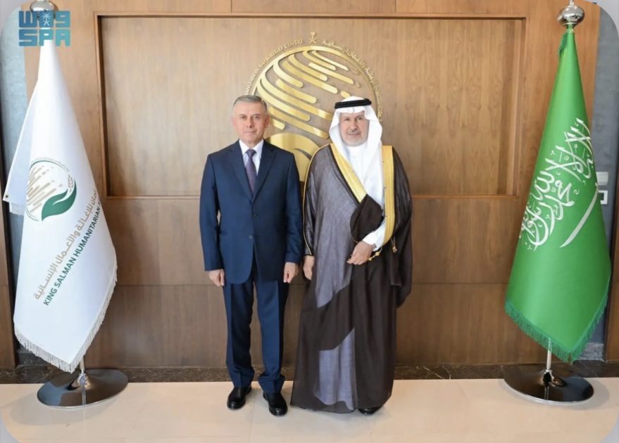 المشرف العام على مركز الملك سلمان للإغاثة يستقبل رئيس لجنة الطوارئ والدفاع المدني في طاجيكستان