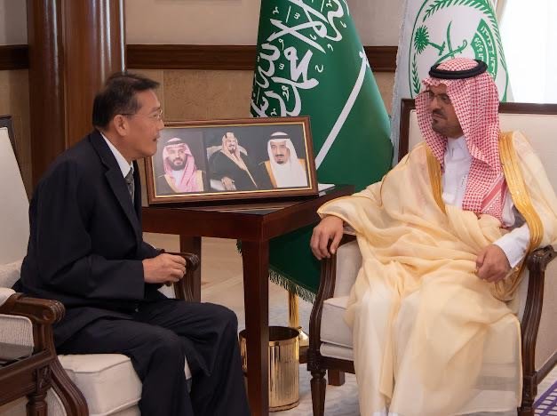 سمو نائب أمير منطقة مكة يستقبل القنصل العام لمملكة تايلند