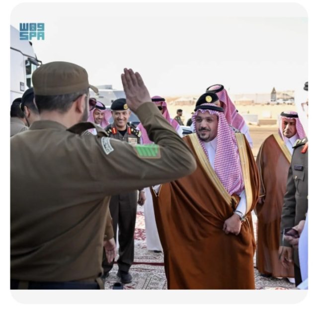 أمير القصيم يتفقد المركز الأمني المتنقّل لشرطة المنطقة في مهرجان العقيلات ببريدة